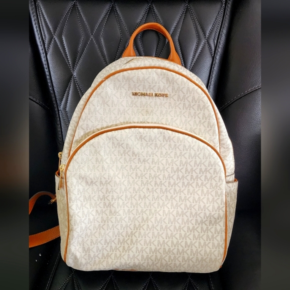 Authentic Michael Kors Backpack - Picture 1 of 3